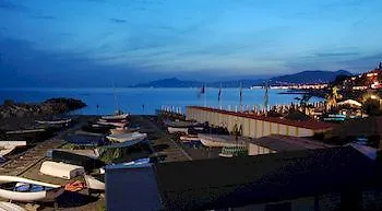 Hotel Mediterraneo Cavi di Lavagna